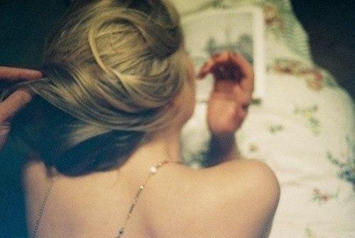 В моем городе осень и дождь, не спасают ни зонтик, ни плащ, заболеть - пять минут, ну и что ж, это лучшее из неудач.