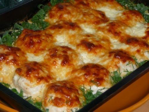 Куриные шарики в сливочном соусе.
