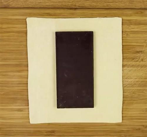 Моментальный пирог с шоколадом, который сделает даже ребенок. 01