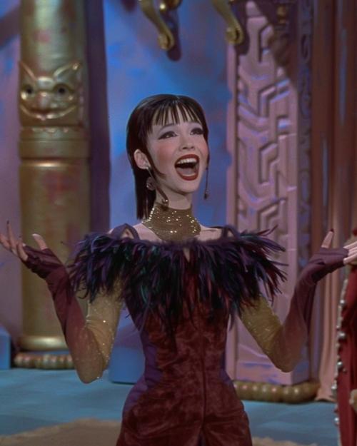 Мы смотрим такую адаптацию Барби: Лебединое Озеро? 06