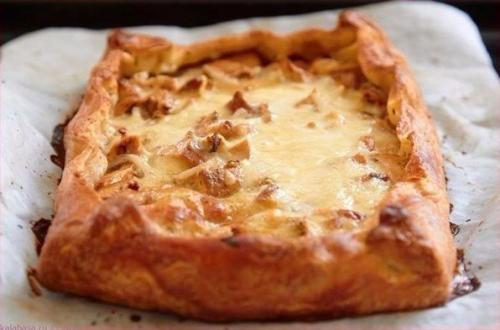 Пирог с грибами, сметаной и сыром. Пирог с грибами, сметаной и сыром.