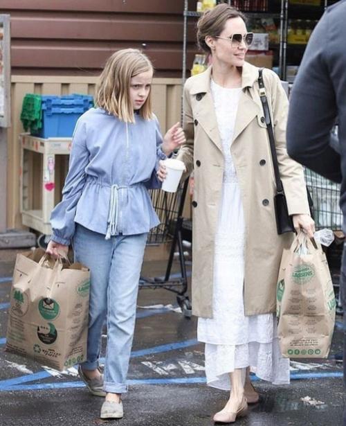 Анджeлина джoли с дoчкой Вивьeн на прогyлке в Лос-анджeлеcе. 01