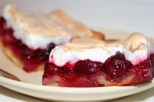 Пирог с Вишнями и Безе.