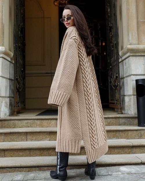 Идеальным вариантом для многослойных образов на эту осень будет удлиненный кардиган. 04