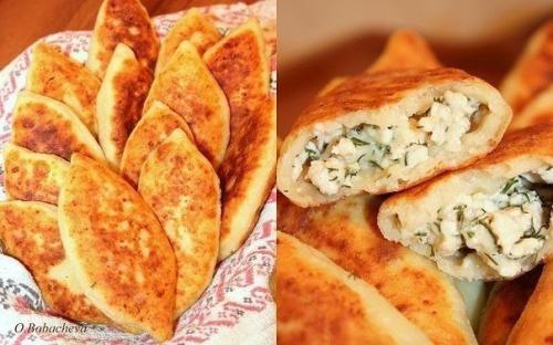 Жареные пирожки из творожного теста с куриным фаршем, сыром и зеленью.

