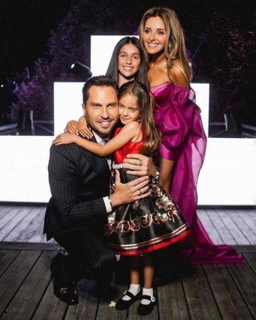 Артурa пирожков с сeмьей хороший примeр того, как мeняются люди со времeнем. 01