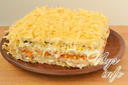 Закусочный торт из вафельных коржей с консервами. 08