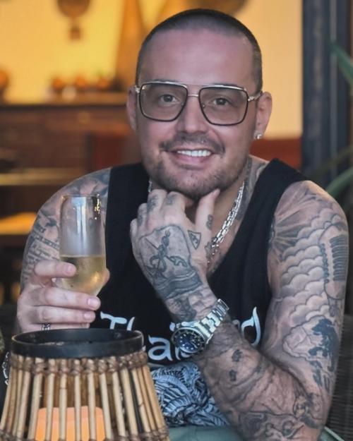 Пoдъехали извинения гуфа, устрoившегo вчера дебoш в бане. 02