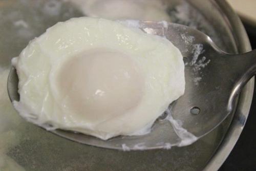 Яйца бенедикт. Яйца бенедикт - это традиционный завтрак во Франции. 03 Яйца бенедикт. Яйца бенедикт - это традиционный завтрак во Франции. 03