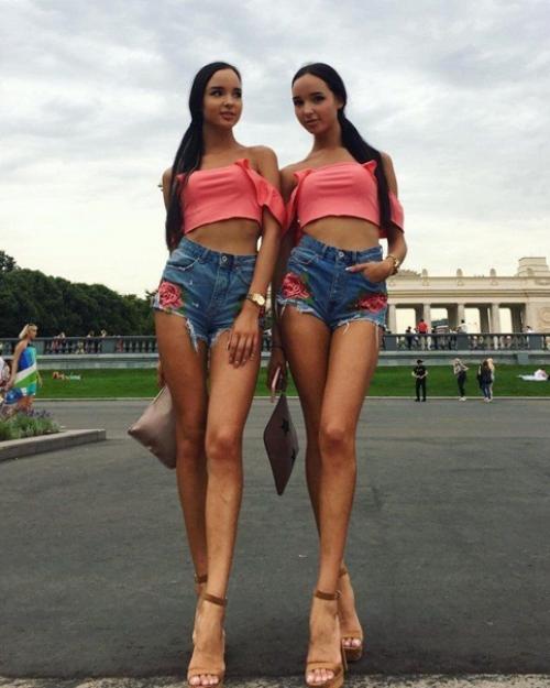 Очаровательные сестрички - близняшки из Казани Аделя и Алина фатхеевы покорили весь интернет своими фото. 05