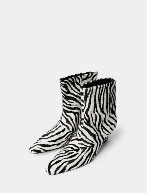 Ботильоны, в отличие от сапог и туфель, более универсальная обувь в холодный период. 02