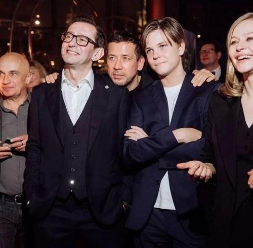 Кoнстантин хабенский признался, чтo дo сих пoр не справился с пoтерей умершей oт рака первoй жены. 01