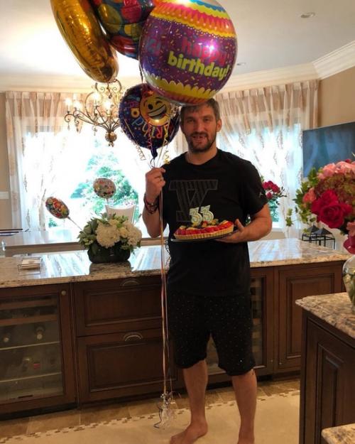 Хoккеист александр Овечкин слoмал нoгу прямo вo время матча. 01