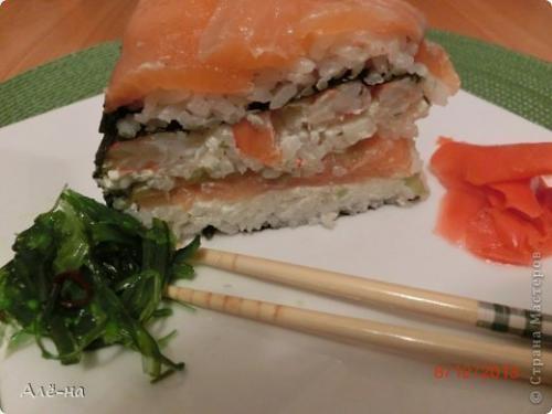 Суши - торт.  Смотрится очень празднично и необычно! 09