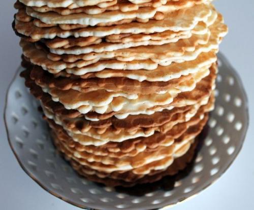 Вафли.

Предлагаю попробовать простой в приготовлении рецепт вафель.  