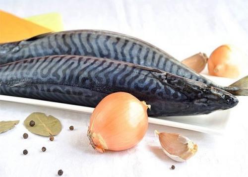 Скумбрия маринованная. Можно, конечно, купить в супермаркете готовую маринованную скумбрию. Скумбрия маринованная. Можно, конечно, купить в супермаркете готовую маринованную скумбрию.