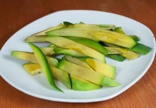 Роллы с авокадо, лососем и огурцом. 03