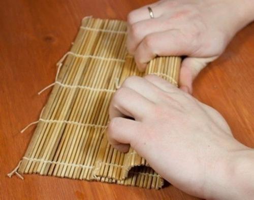 Роллы с авокадо, лососем и огурцом. 06