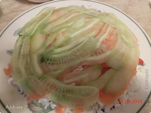 Суши - торт.  Смотрится очень празднично и необычно! 03