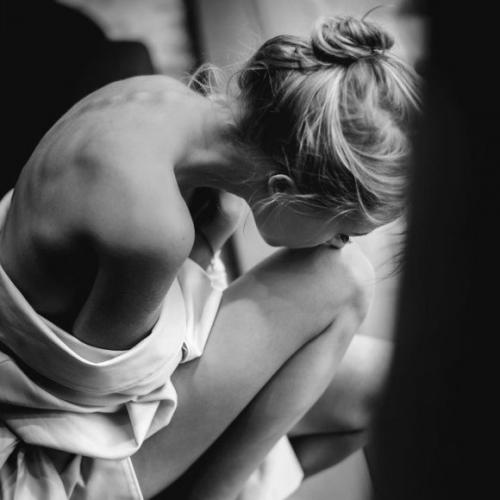 Мне вдруг всё здесь надоело.