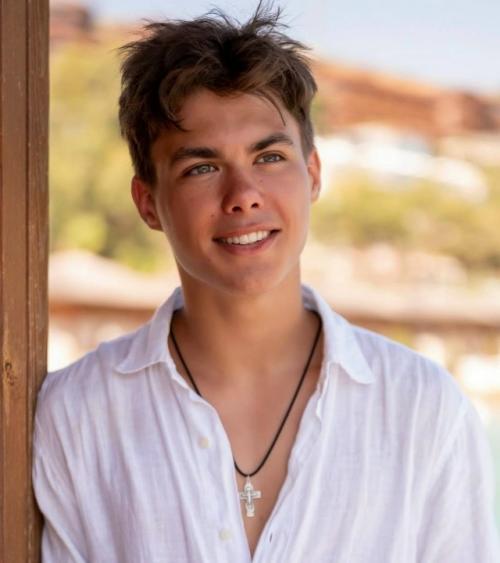 В интернете активно обсуждают поразительное сходство старшего сына Екатерины Климовой с его отцом Игорем Петренко.