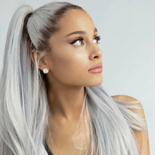 Ариана с платиновым цветом волос выглядит лучше всех девушек вместе взятым. 03