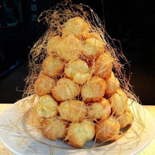 Крокембуш. Хотите удивить всех гостей за праздничным столом? Крокембуш. Хотите удивить всех гостей за праздничным столом?