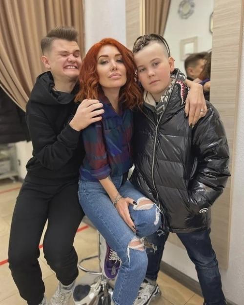 Звезде Битвы Экстрасенсов николь кузнецовой суррогатная мать дочку родила. 01