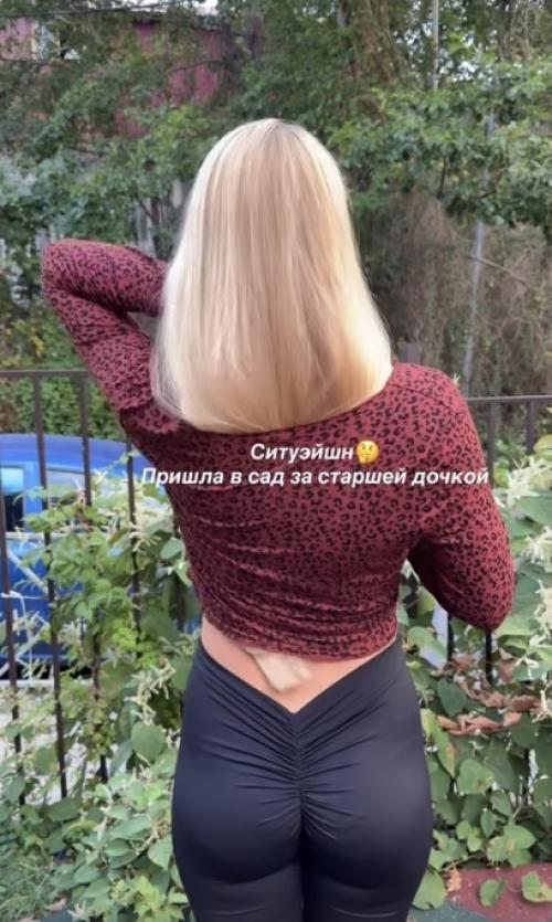 Она просто пришла в сад за дочкой - обычный день, обычная очередь родителей.  