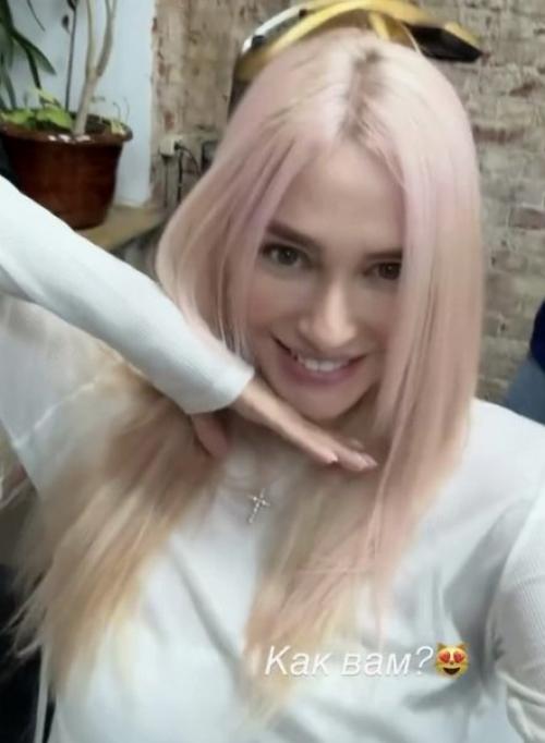 Наталья рудова покрасила волосы в розовый цвет и ответила хейтерам. 01
