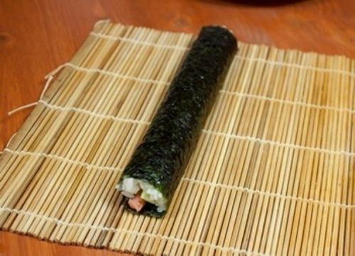 Роллы с авокадо, лососем и огурцом. 07