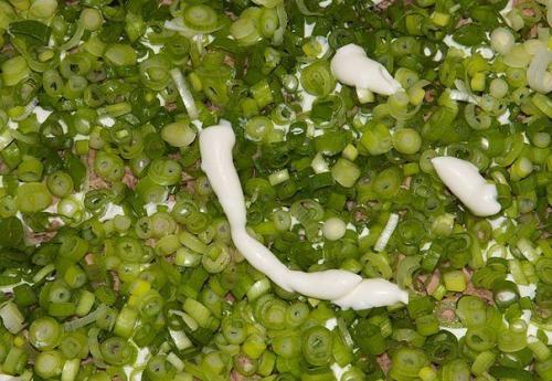 Салат Мимоза.   250-300 Грамм рыбных консервов (лосось или сардина в масле);. 04