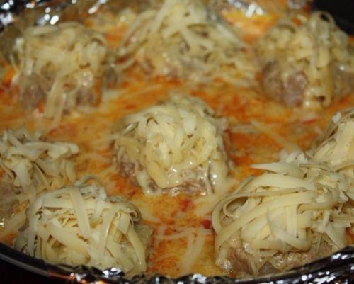 Тефтели запеченные в духовке в сметанном соусе. 06