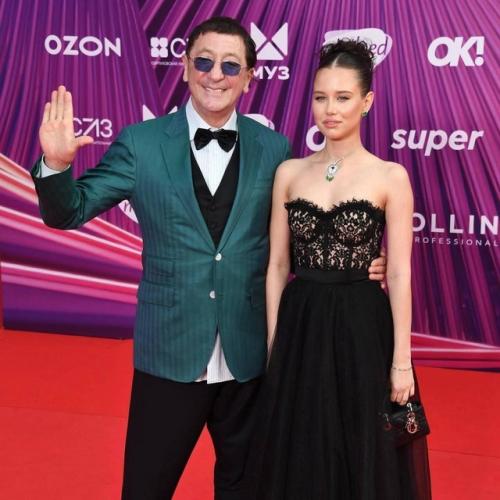 Григорий лепс встал на защиту своей новой возлюбленной. 01