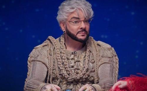 Киркоров заставил ведущую Олесю Иванченко потрогать свой пресс в прямом эфире. 01