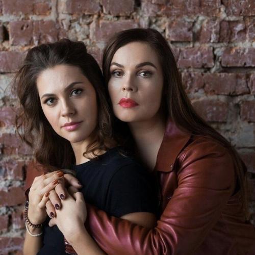 Екатерина Андреева с дочерью, которой уже 37 лет выглядят как две подружки. 02