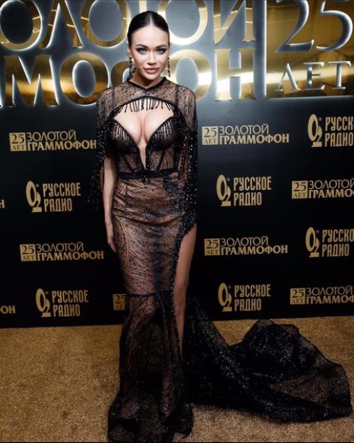 Актриса яна кошкина на премии золотой граммофон2020. 02