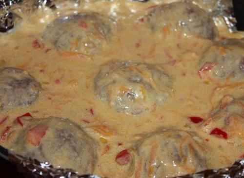 Тефтели запеченные в духовке в сметанном соусе. 05