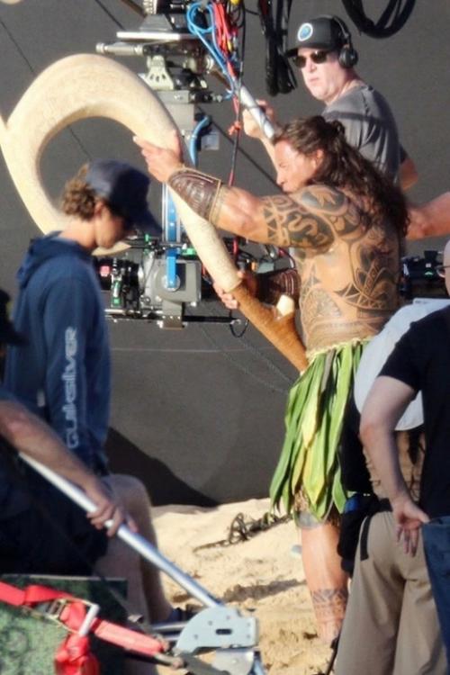 Дуэйн Скала Джонсон в съемках киноадаптации мультфильма моана участвует. 03