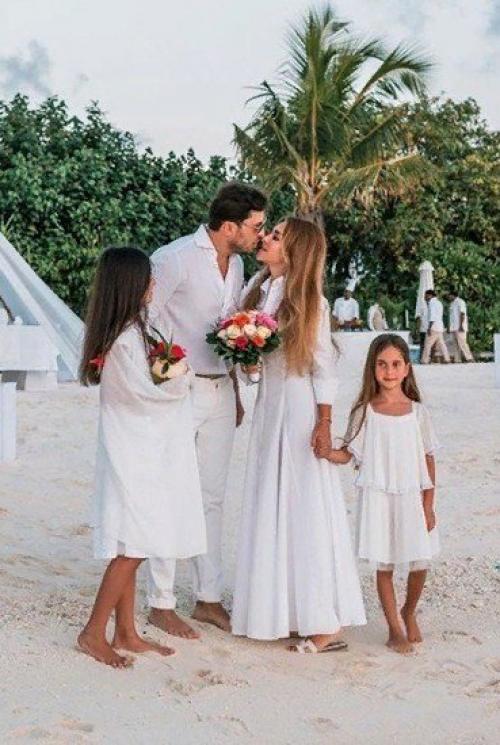 Александр ревва с семьёй на своей очередной свадьбе. 01