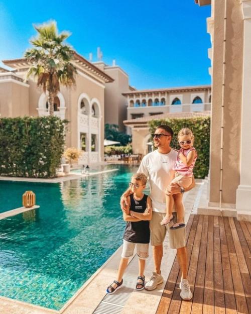 Сергей Лазарев кадрами красивой фотосессии в арабском стиле поделился. 06