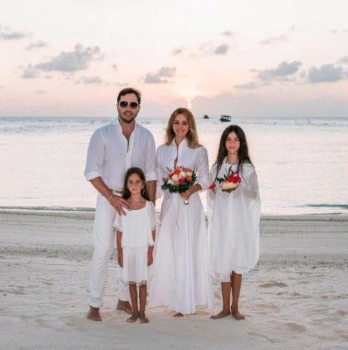 Александр ревва с семьёй на своей очередной свадьбе. 05