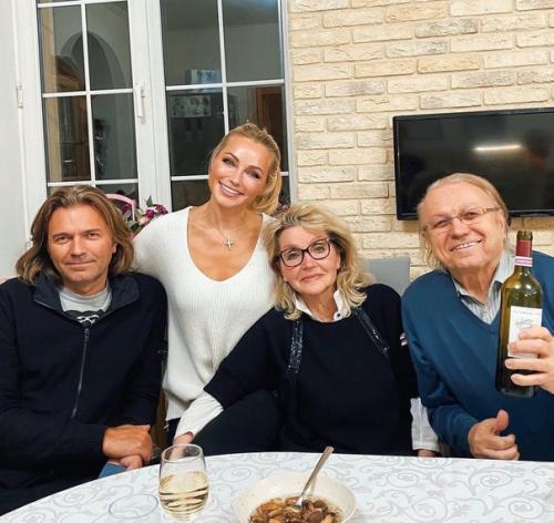 44-Летняя Инна маликова стала пенсионеркой. 01