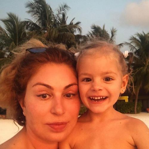 Мама Тимати - Симона проводит очень много времени с внучкой Алисой после расставания ее родителей! 04