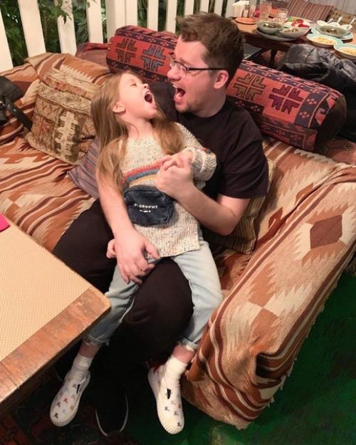 Дочь Кристины асмус и Гарика Харламова в свои 6 лет уже имеет и ведет собственный инстаграм. 04