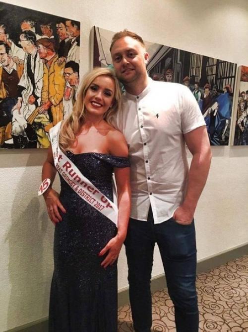 Она похудела на 50 килограммов, после расставания с парнем и стала финaлисткой Мисс Англия. 02