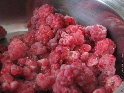 Бисквитный рулет с малиной. 03 Бисквитный рулет с малиной. 03