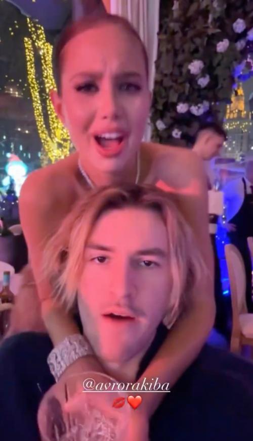 Аврора киба уже сына дубцовой охмуряет.

