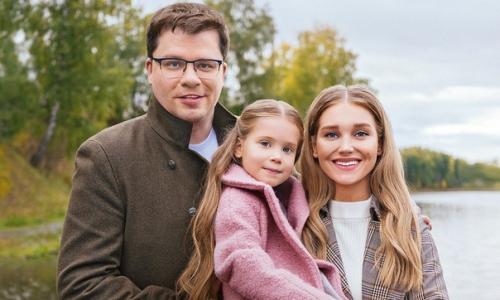 Дочь Кристины асмус и Гарика Харламова в свои 6 лет уже имеет и ведет собственный инстаграм. 03