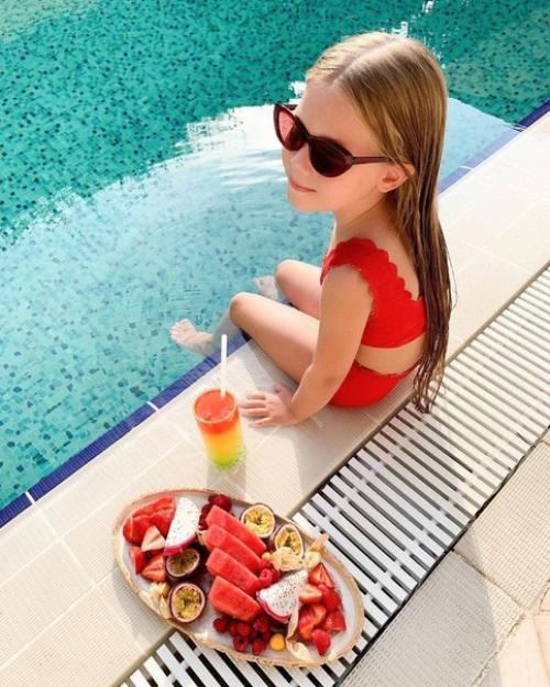 Дочь Кристины асмус и Гарика Харламова в свои 6 лет уже имеет и ведет собственный инстаграм. 08